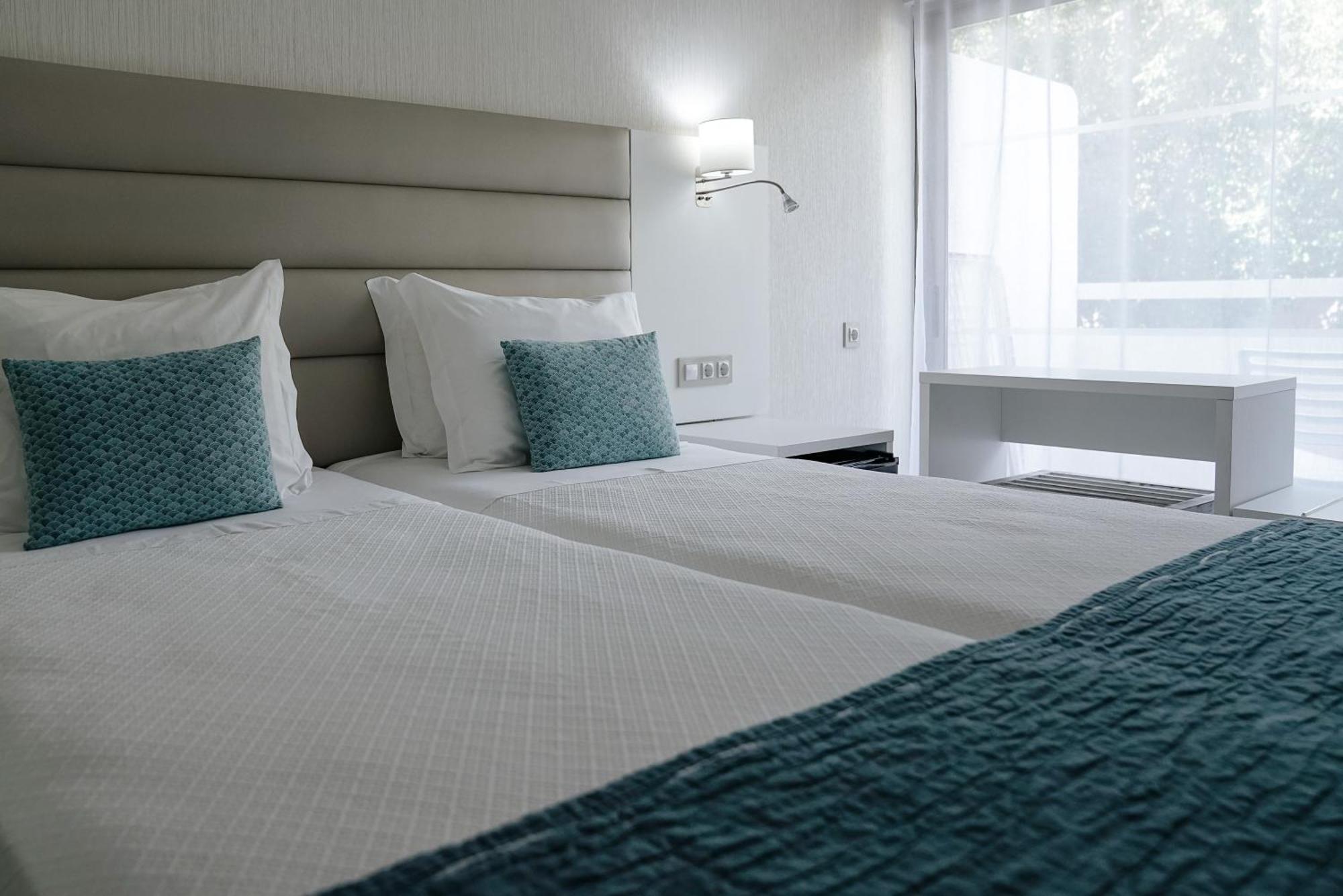 Carvi Beach Hotel Lagos Bagian luar foto