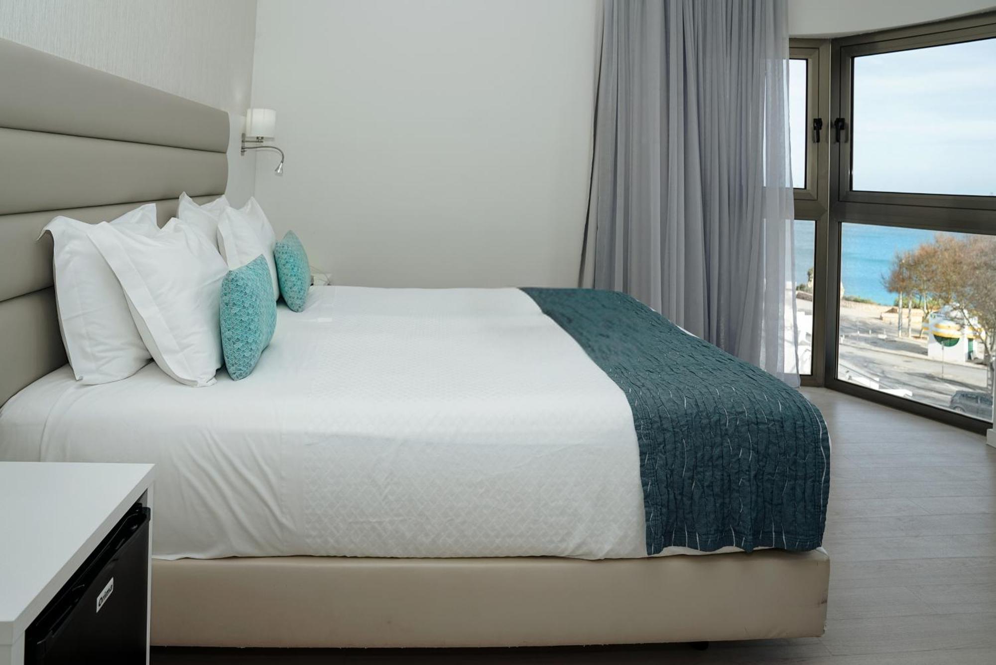 Carvi Beach Hotel Lagos Bagian luar foto